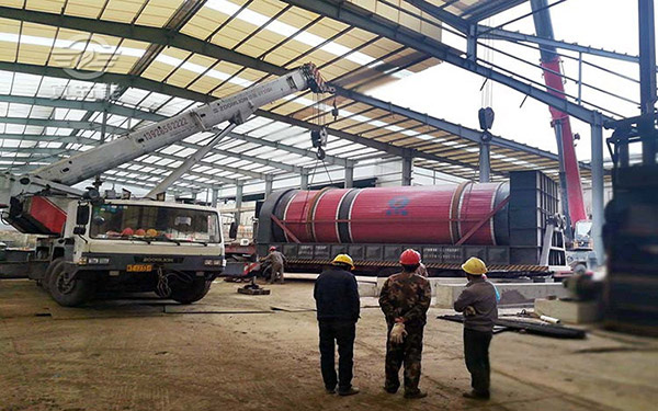 重金屬污泥烘干設(shè)備吊裝現(xiàn)場 重金屬污泥烘干設(shè)備吊裝現(xiàn)場